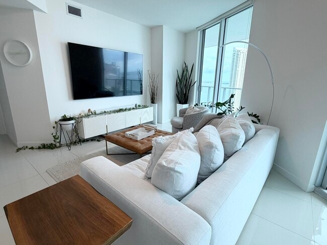 Building Photo - 300 S Biscayne Blvd