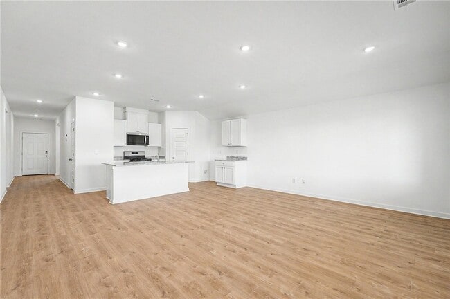 Building Photo - 3101 Laredo Ln