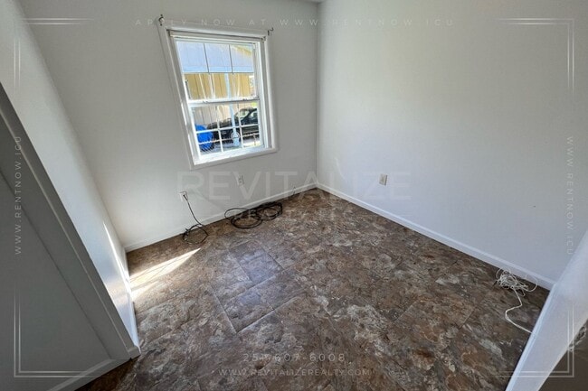 Building Photo - Newly Remodeled 3 Bd / 1 Ba in Moss Point