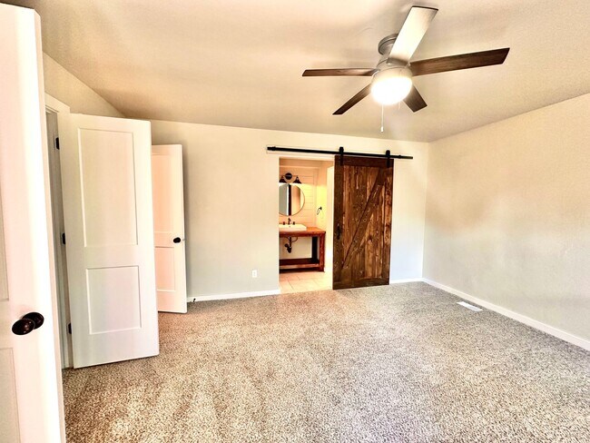 Building Photo - 4 Bed Spacious Midwest city House