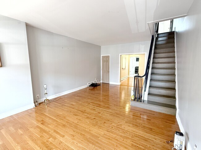 Building Photo - 1734 Wolf St