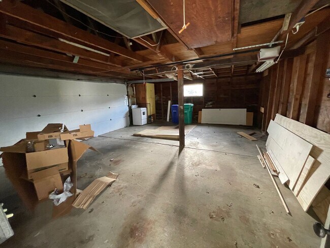 Building Photo - 5012 N Yale St