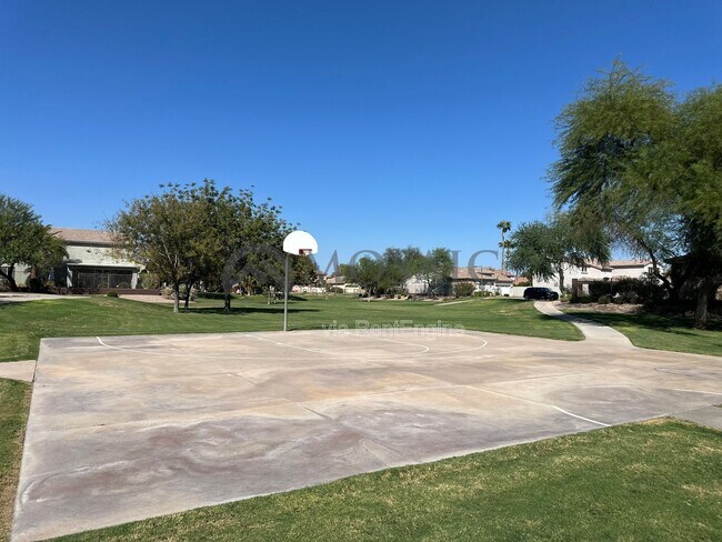 Building Photo - 121 W Birchwood Pl