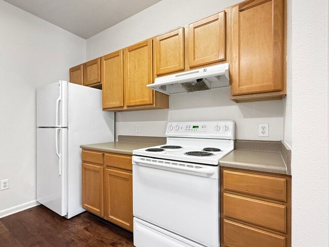 Building Photo - Grand Lakeside Escape: Spacious 3-Bedroom Retreat in Lakeshore Community