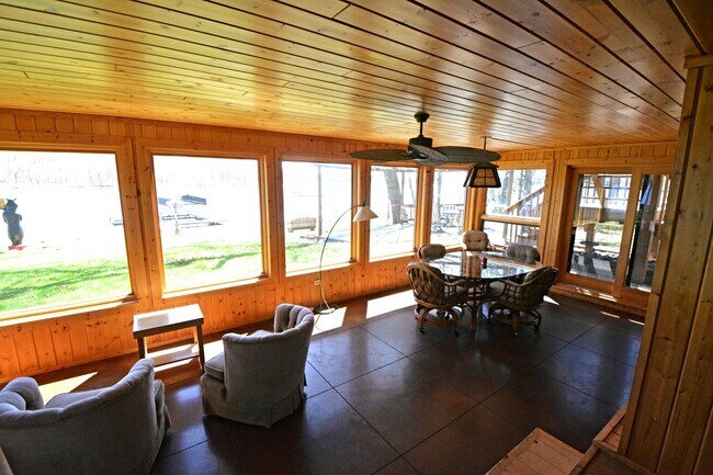 Building Photo - 33992 Sunrise Island Rd