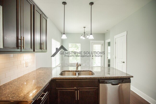 Building Photo - 1041 Honey Bush Cir