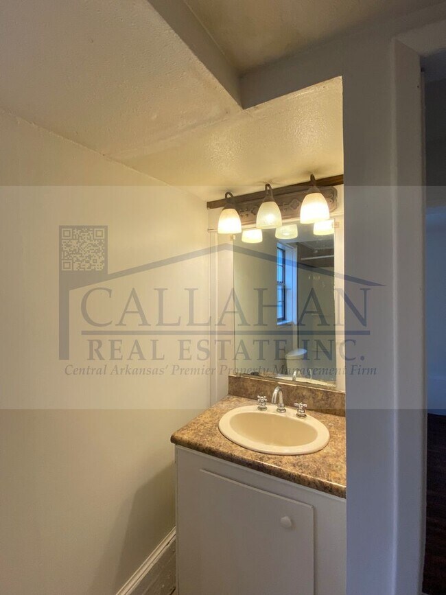 Building Photo - 700 W 33rd St