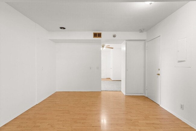 Building Photo - CHARMING HAYHURST 3 BEDROOMS, 2 BATH HOME