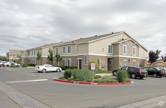 Primary Photo - La Amistad Apartments