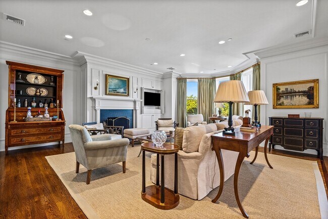 Building Photo - 348 Beacon St
