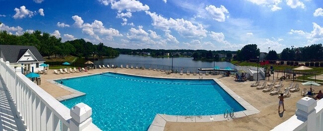 Building Photo - 4 Bedroom Home in desirable Grove Park Community