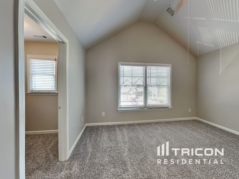 Building Photo - 4609 Sierra Creek Dr NE