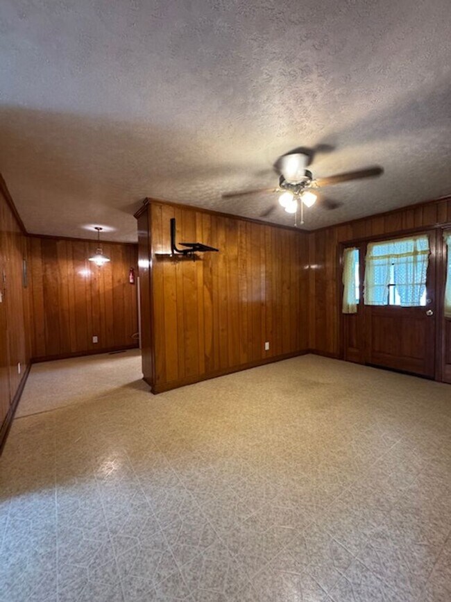 Building Photo - 709 Luther Dr