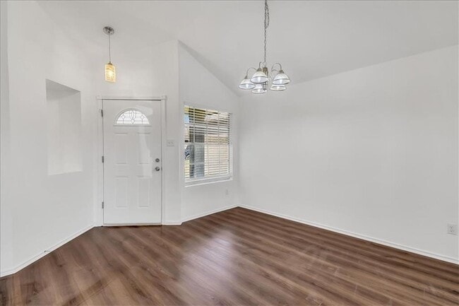 Building Photo - 1101 Disraeli Cir