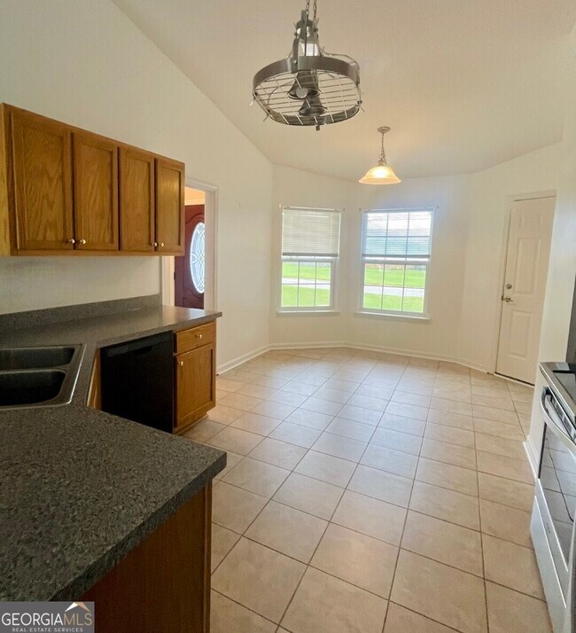 Building Photo - 435 Creekside Dr
