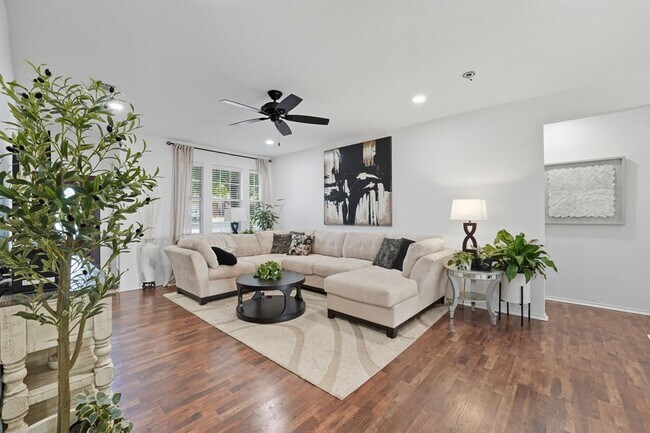 Building Photo - 305 Olmos Dr