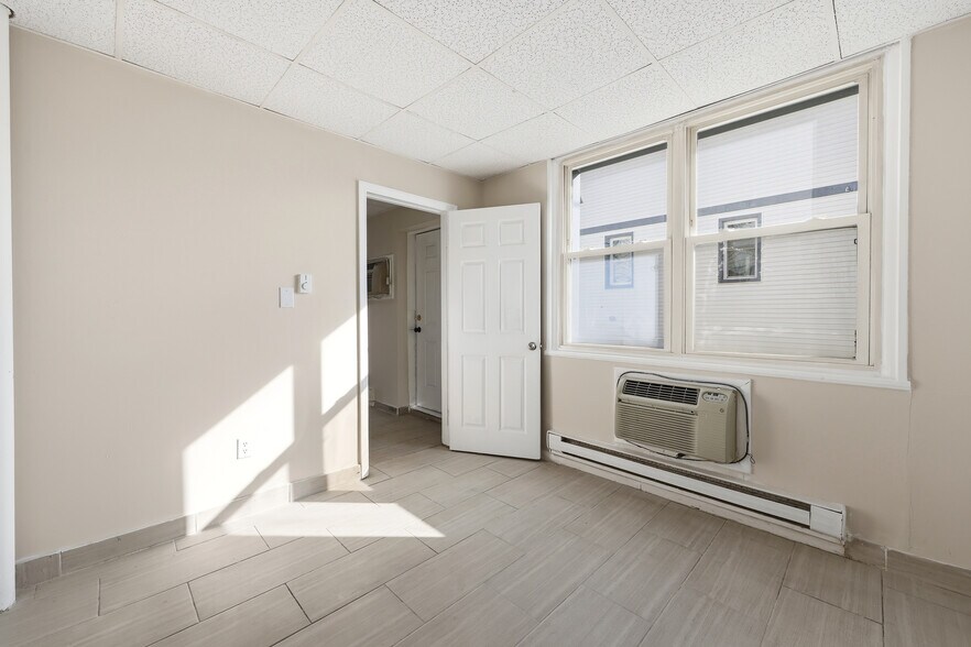 Building Photo - 807 W New York Ave