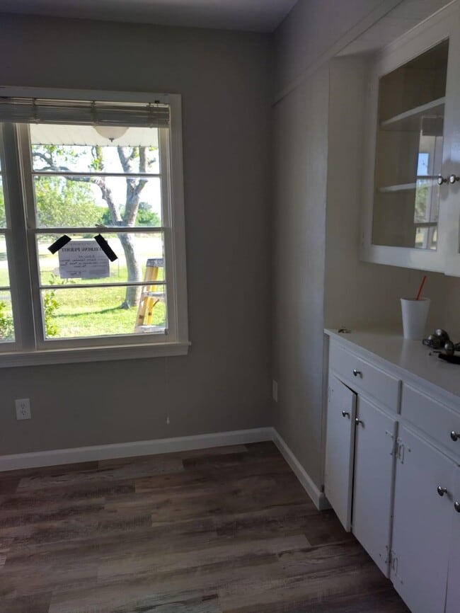 Building Photo - 1220 Walnut St