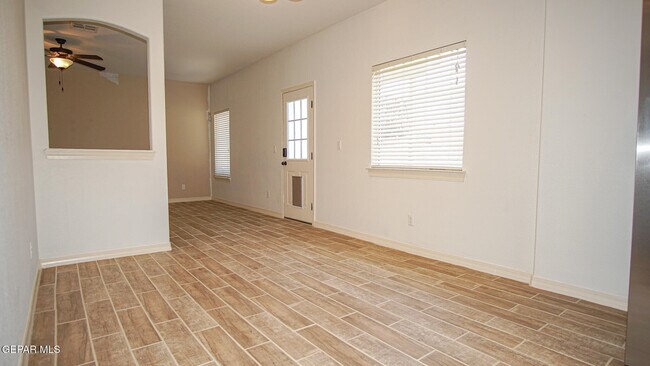 Building Photo - 14613 Sunny Land Ave