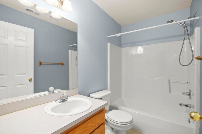 Building Photo - Fantastic Location - Beaverton 3 Bedroom, 2.5 Bath Townhome