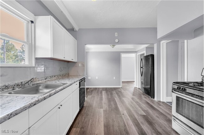 Building Photo - 21150 Tracy Ave