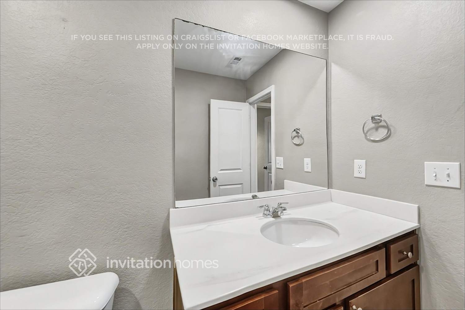 Building Photo - 407 Vermeer Ct