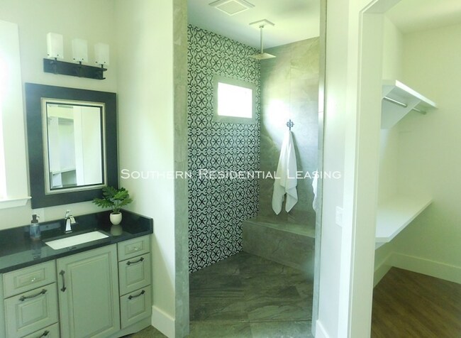 Building Photo - 16600 Innerarity Point Rd