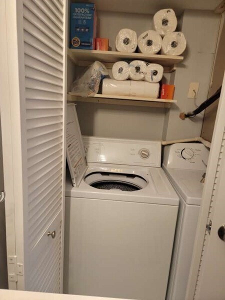 Building Photo - 10 Walden Dr