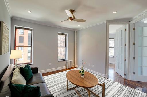 Primary Photo - 334 E 6th St