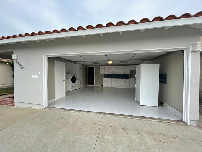 Building Photo - 5-Bedroom Carson 2-Story Home