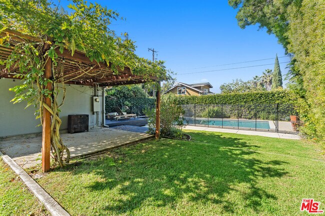 Building Photo - 949 S Muirfield Rd