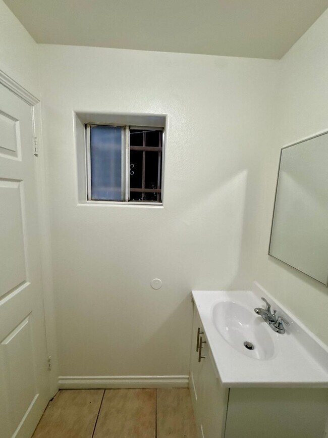 Building Photo - 10524 S Avalon Blvd