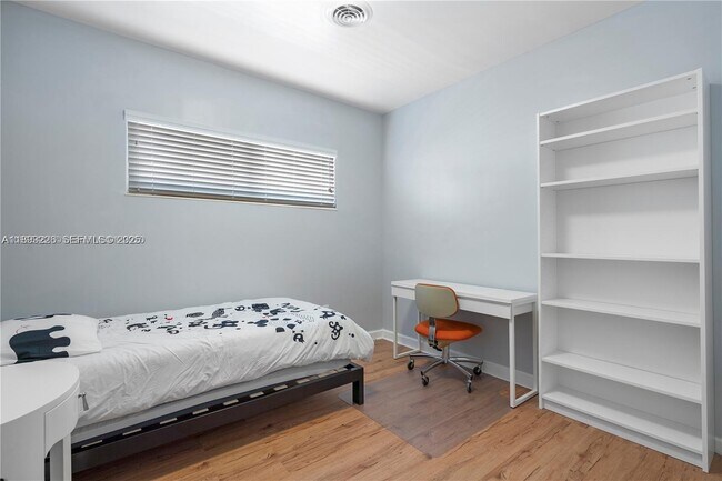 Building Photo - 1637 Jackson St