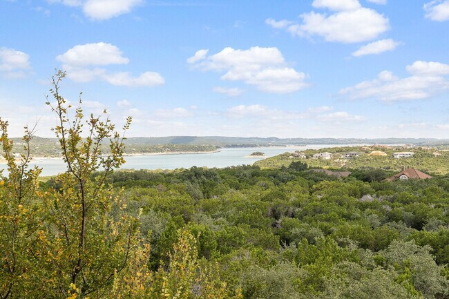 Building Photo - 18004 Edgewood Way