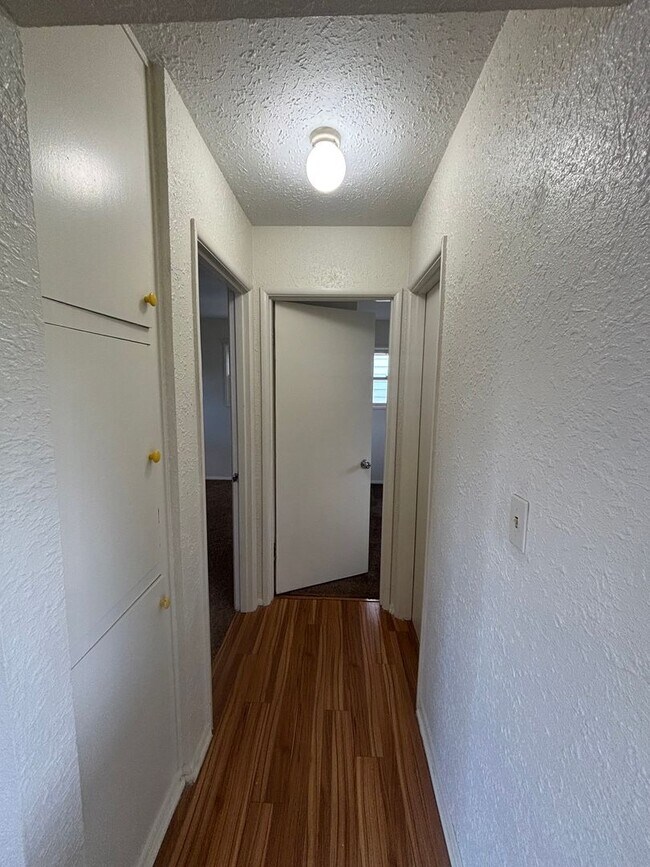 Building Photo - 3BR Home with Large Yard  Steps from Chenowith Elementary