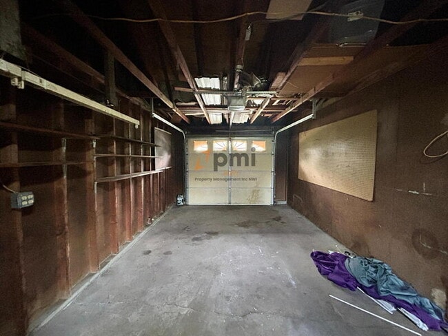 Building Photo - 385 Briarwood Dr