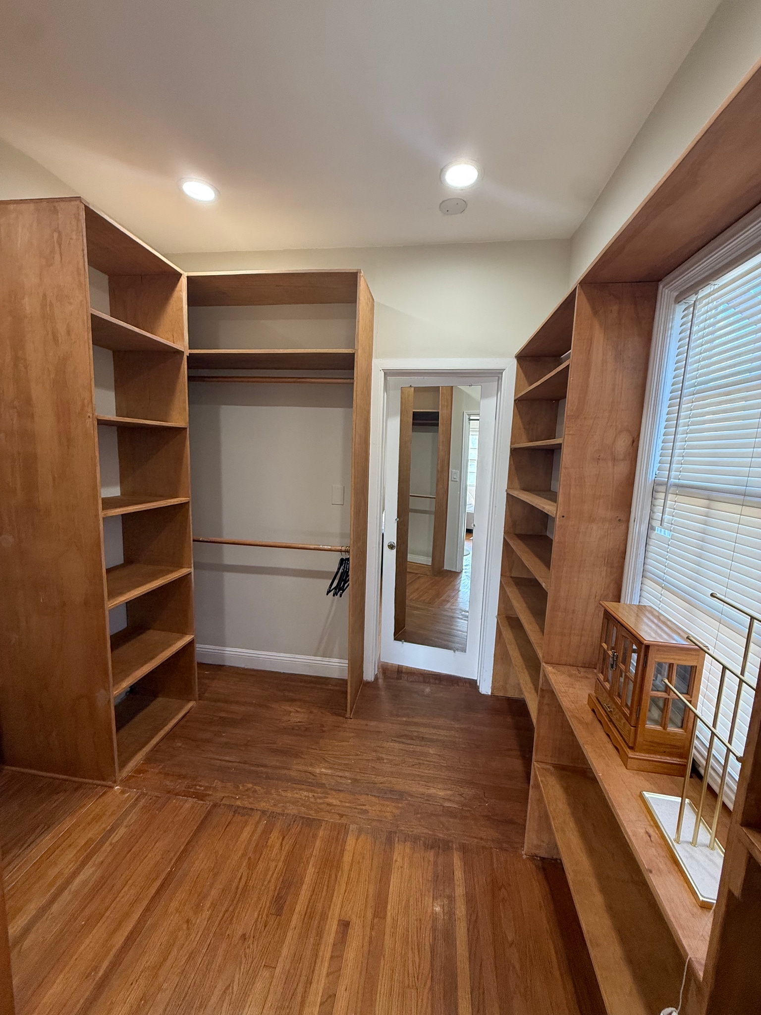 Building Photo - 439 S Sherbourne Dr