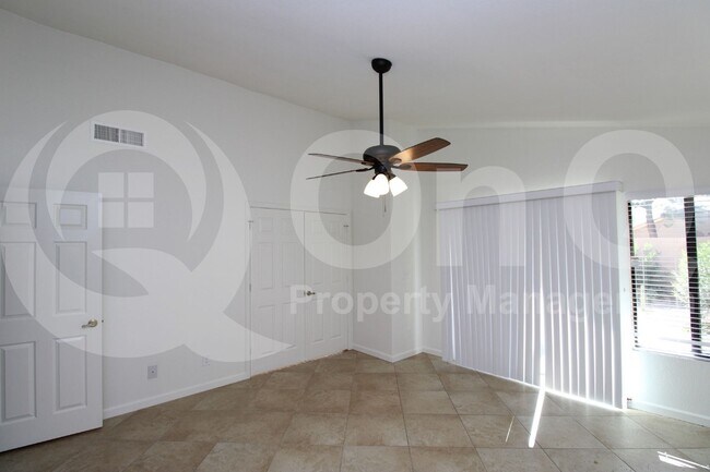 Building Photo - 55 E La Vieve Ln