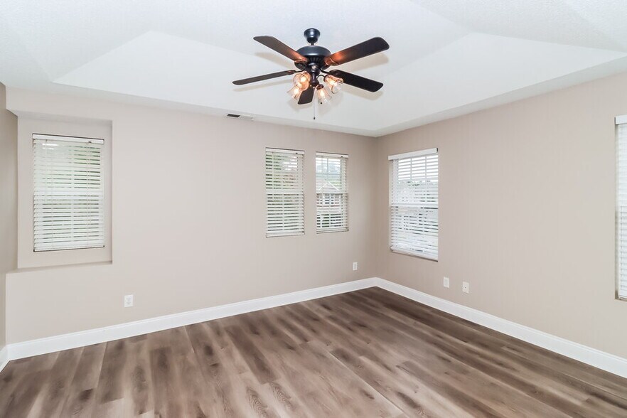 Building Photo - 12332 Cumberland Cove Dr