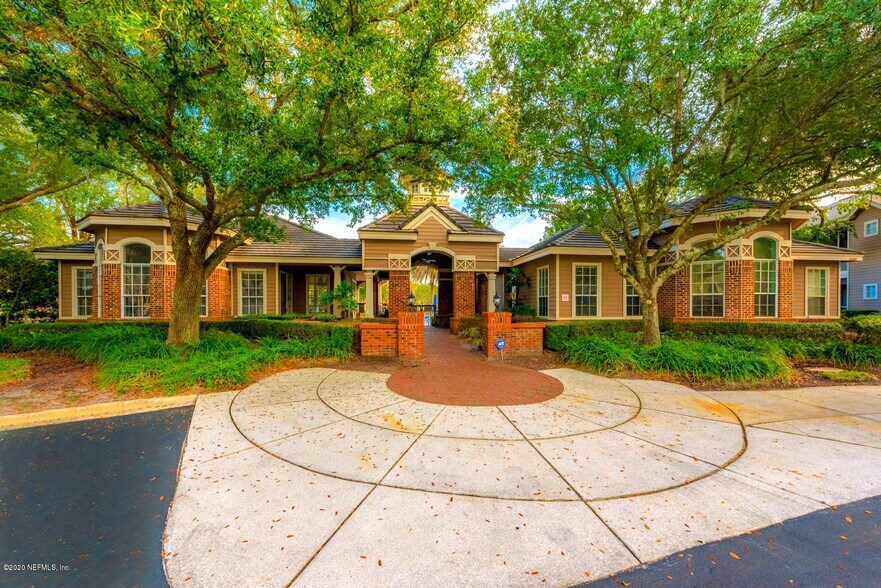 Building Photo - 10000 Gate Pky N