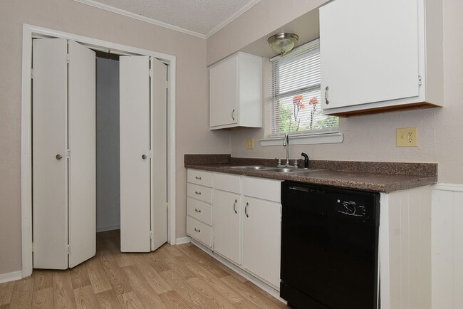 Building Photo - 3117 Chaparral- House
