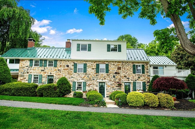 Building Photo - 607 E Wheel Rd