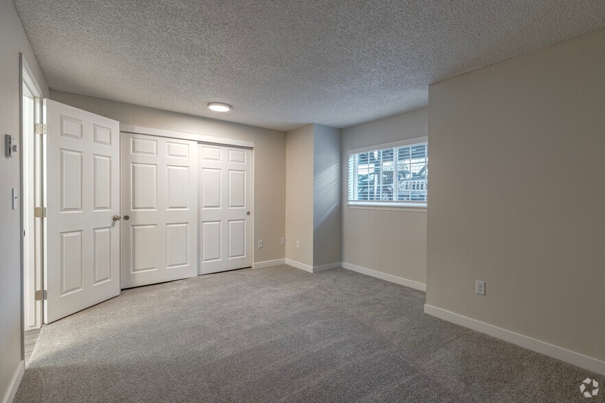 1BR, 1BA - 742SF Bedroom - Evanbrook Apartments