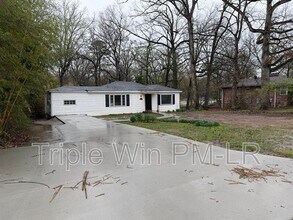 Building Photo - 8010 Westwood Ave