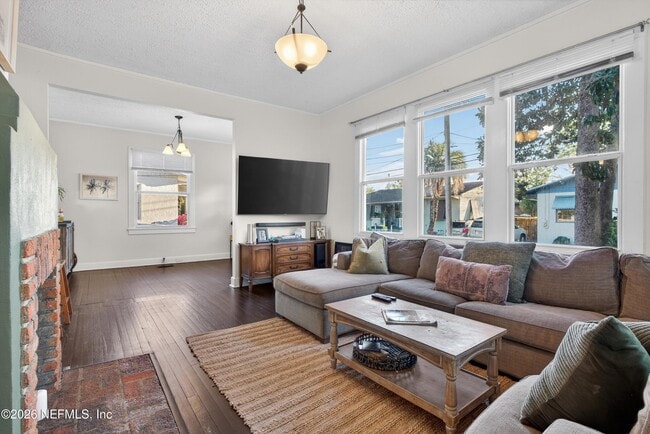 Building Photo - 1903 Dewey Pl