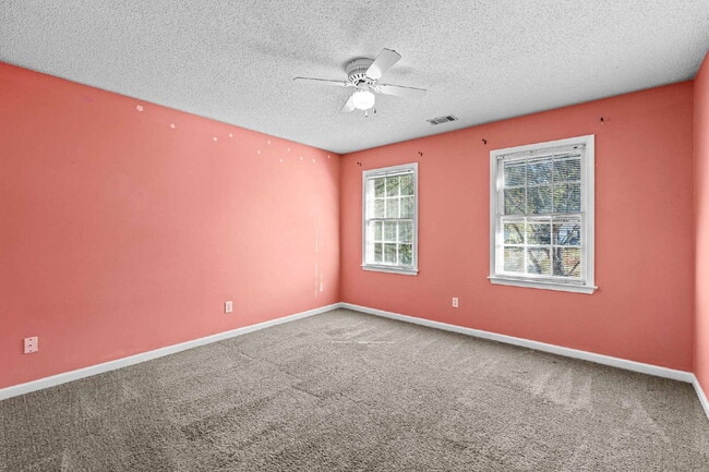 Building Photo - Three Bedroom Rental directly next to Arnall Middle School