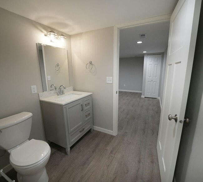Building Photo - 14840 Dallara Ave