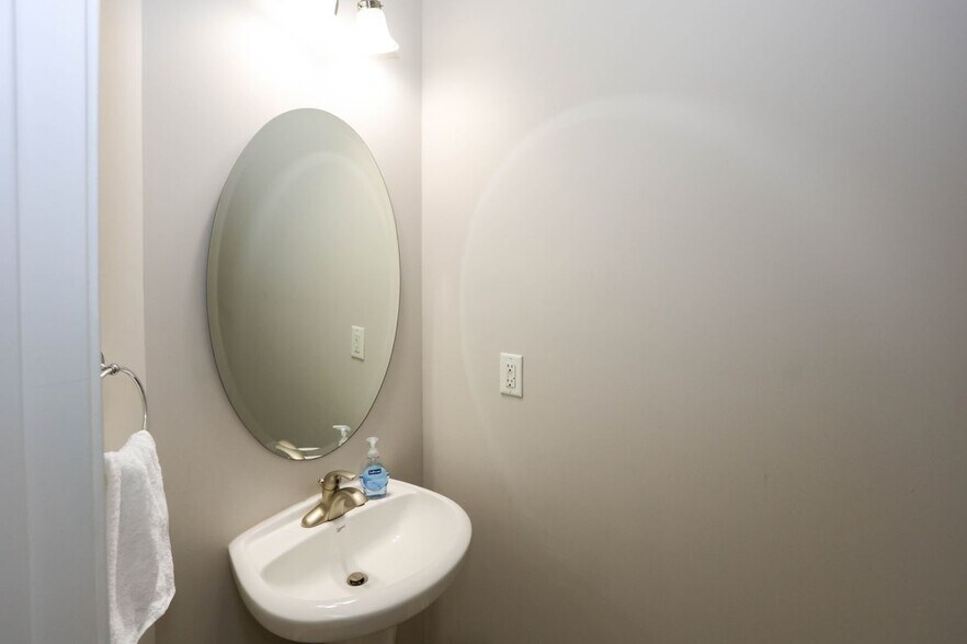 Building Photo - 7116 Blairs View Dr