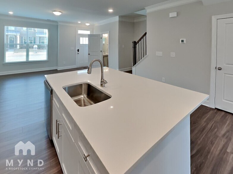 Building Photo - 5541 Stafford Rd