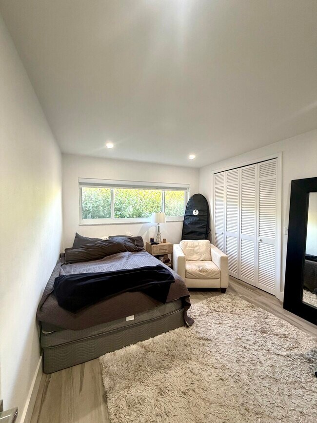 Building Photo - 100 SW 11th Ave